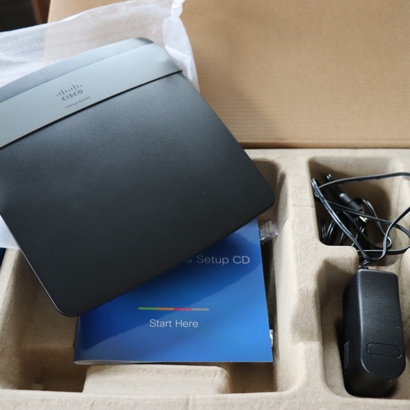 Cisco Linksys E2500 Advanced Dual-Band N600 Router - Picture 5 of 8